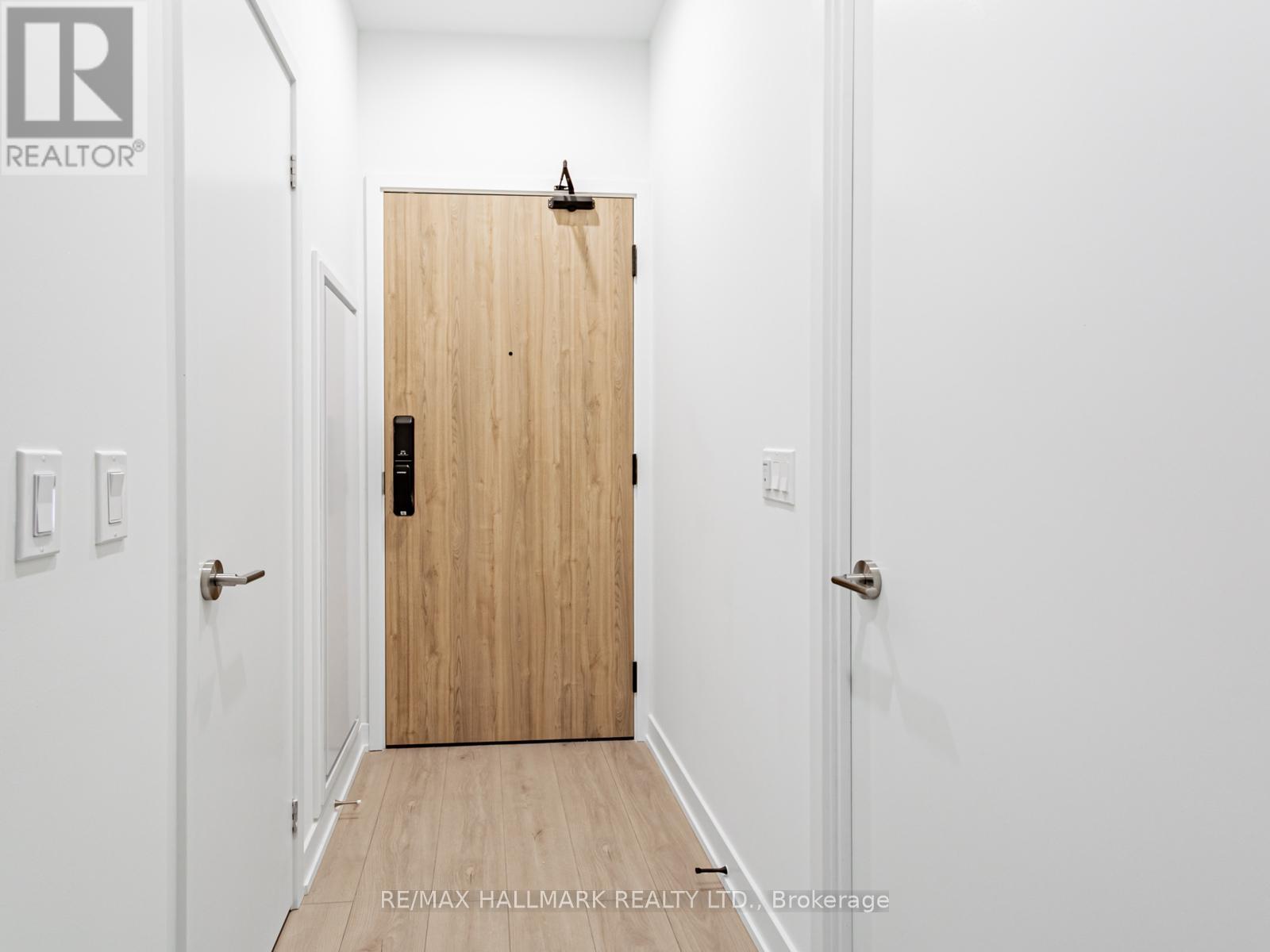 408 - 1 Fairview Road E, Mississauga, Ontario  L5A 0B4 - Photo 3 - W12811066