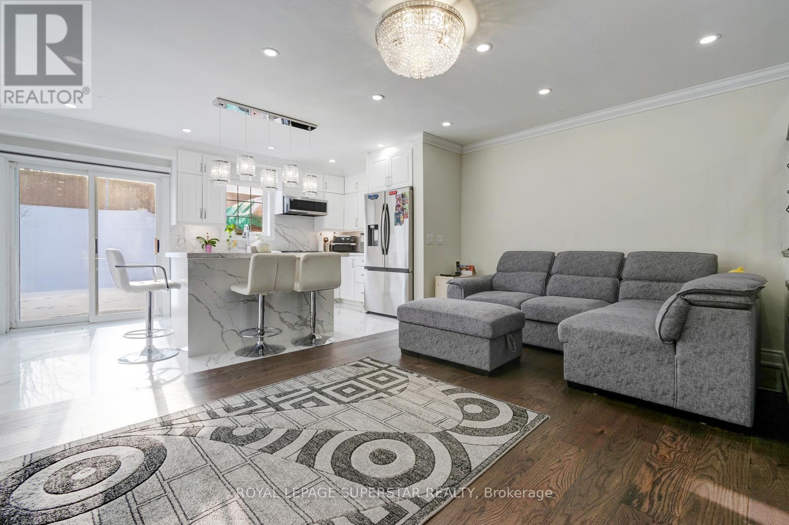 131 Checkerberry Crescent, Brampton, Ontario  L6R 2S8 - Photo 8 - W12811084