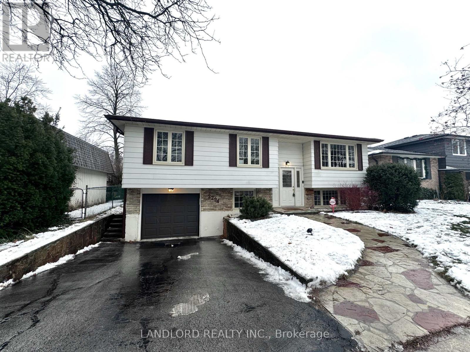 2294 Wyandotte Drive, Oakville, Ontario  L6L 2T6 - Photo 31 - W12666090