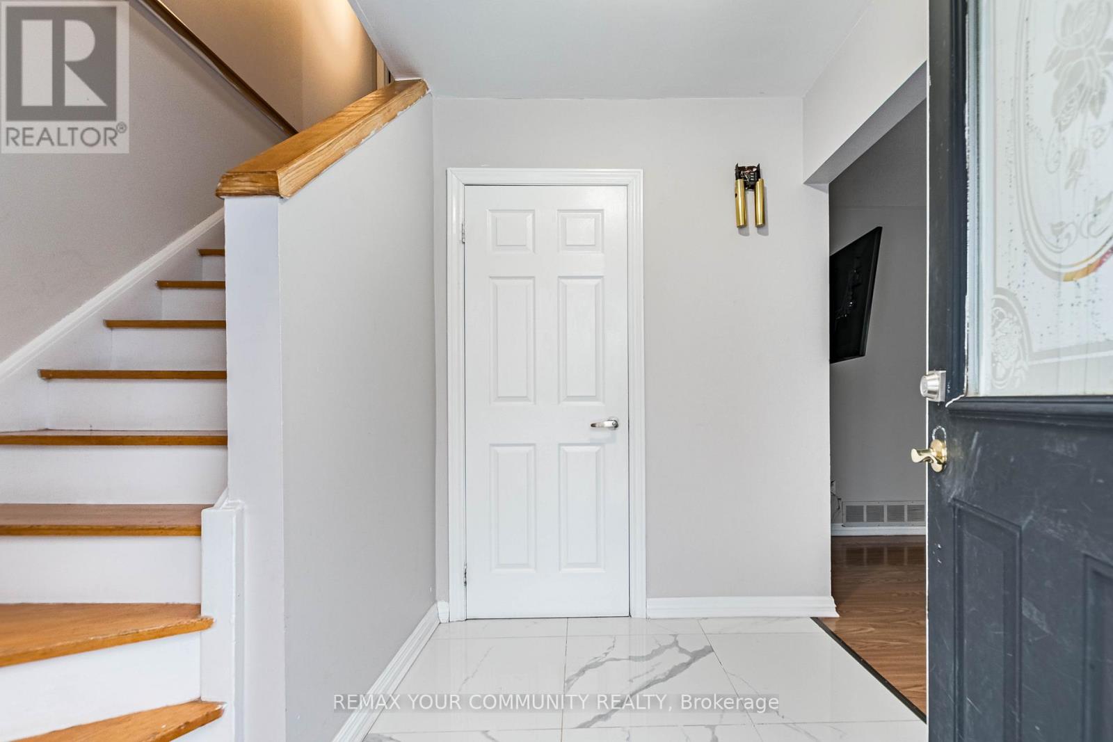 2202 Bridge Road, Oakville, Ontario  L6L 2G3 - Photo 4 - W12811124