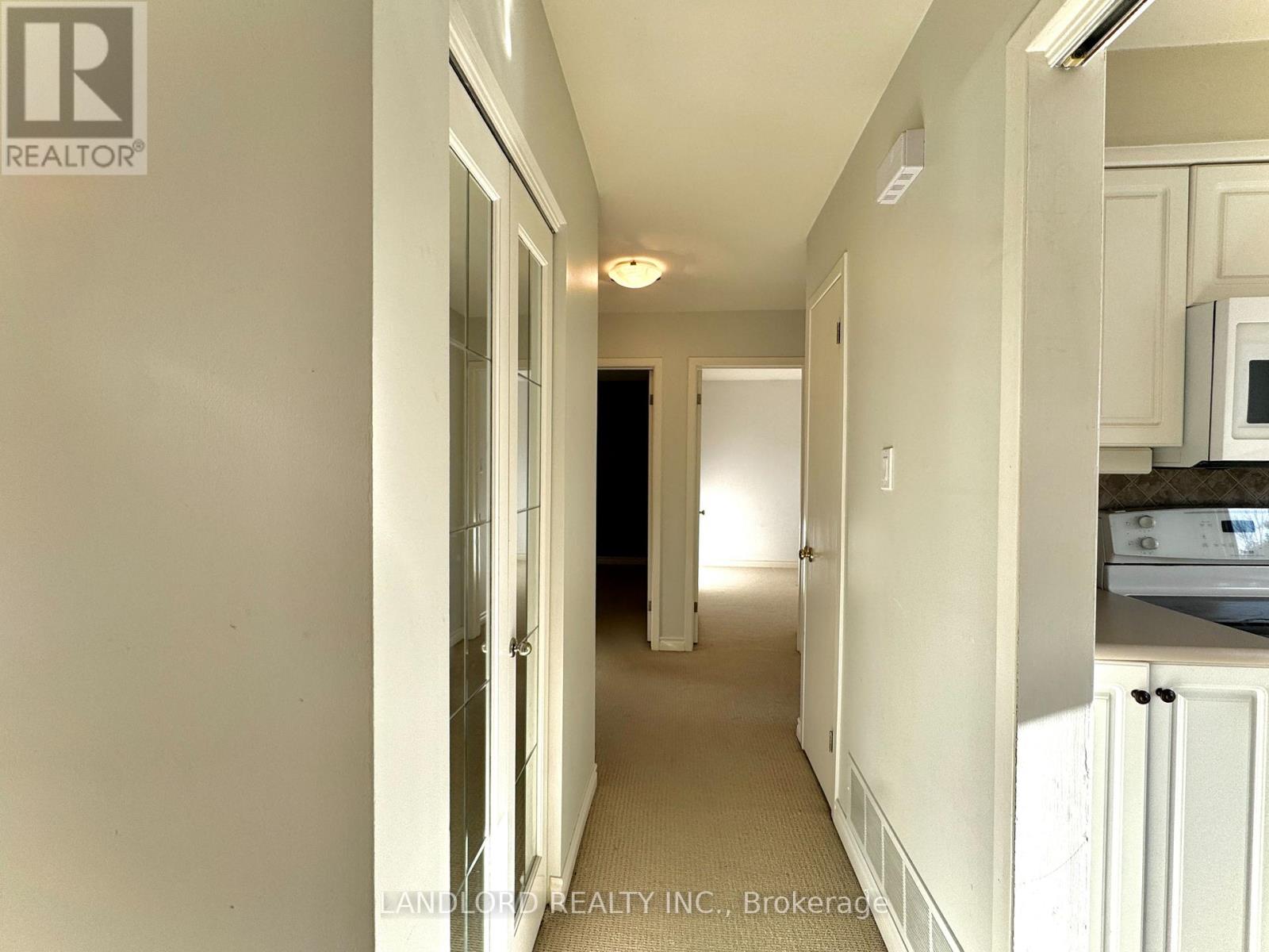 2294 Wyandotte Drive, Oakville, Ontario  L6L 2T6 - Photo 7 - W12666090