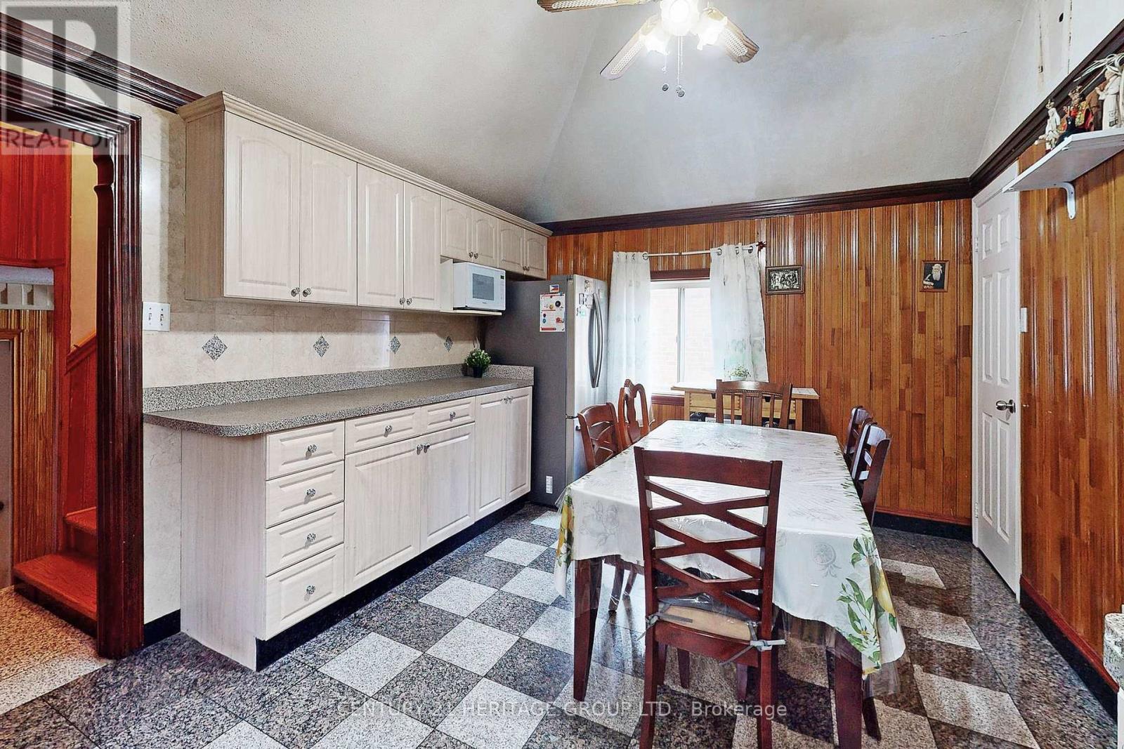 1045 East Avenue, Mississauga, Ontario  L5E 1X1 - Photo 10 - W12811166