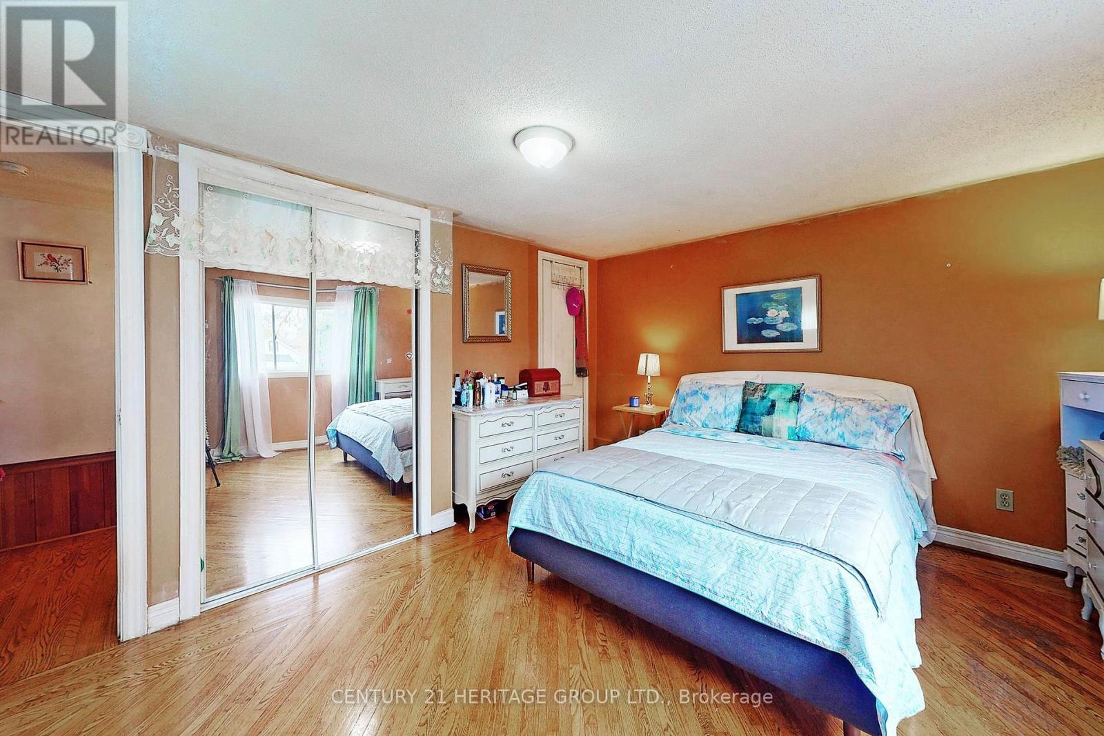 1045 East Avenue, Mississauga, Ontario  L5E 1X1 - Photo 15 - W12811166