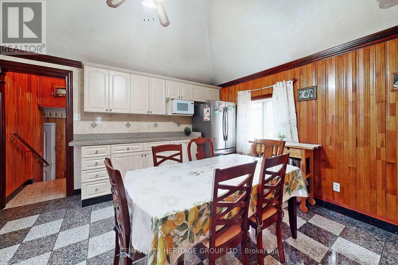 1045 East Avenue, Mississauga, Ontario  L5E 1X1 - Photo 6 - W12811166