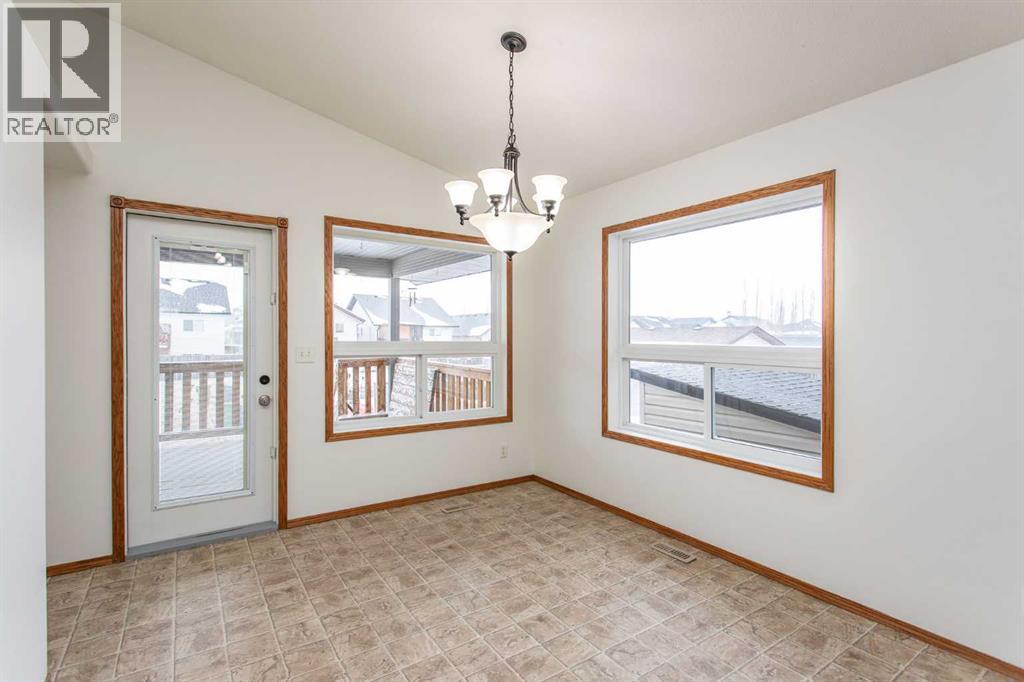 63 Vickers Close, Red Deer, Alberta  T4R 0E6 - Photo 2 - A2287411