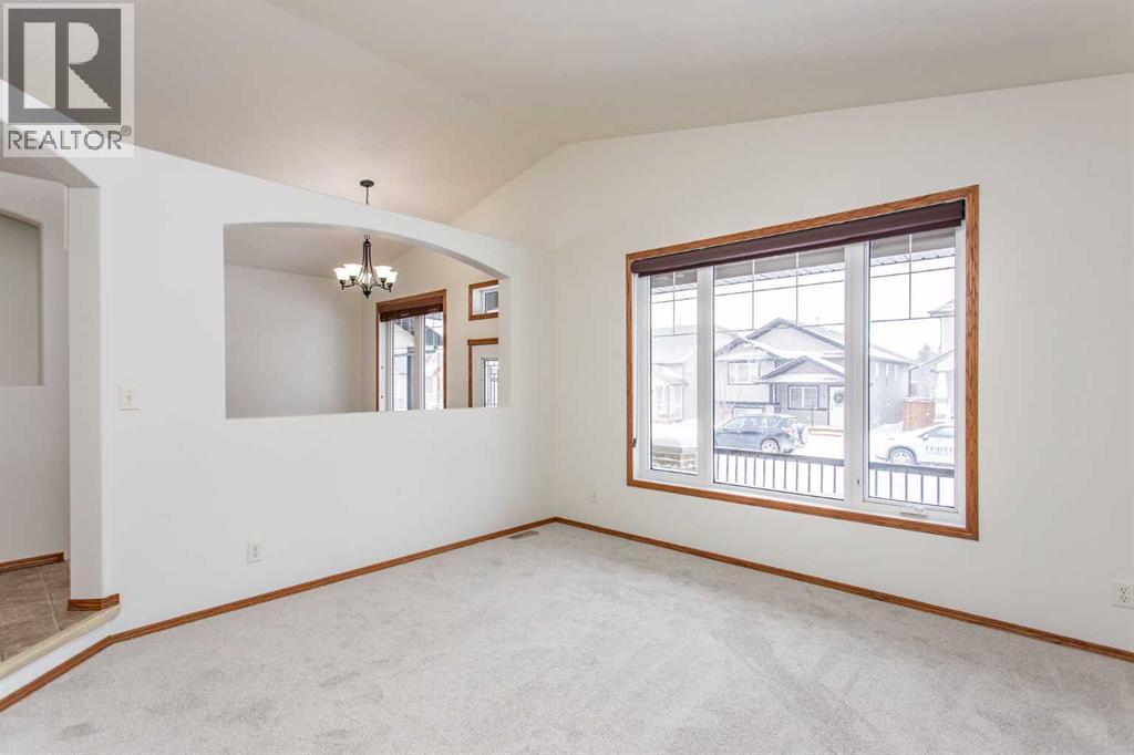 63 Vickers Close, Red Deer, Alberta  T4R 0E6 - Photo 4 - A2287411