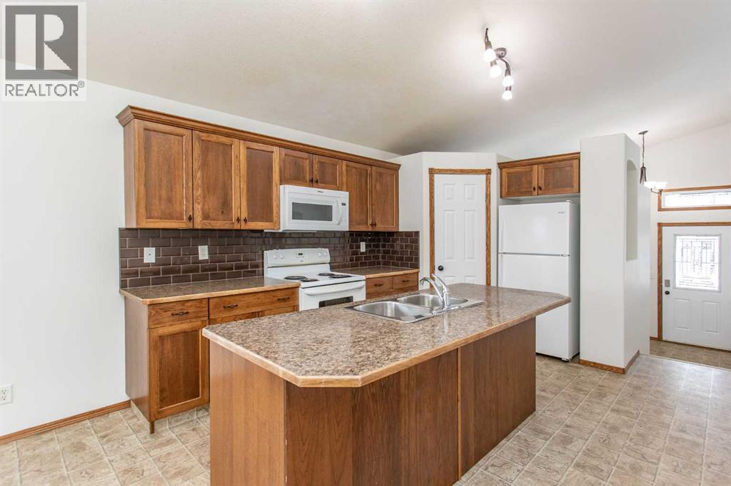 63 Vickers Close, Red Deer, Alberta  T4R 0E6 - Photo 6 - A2287411