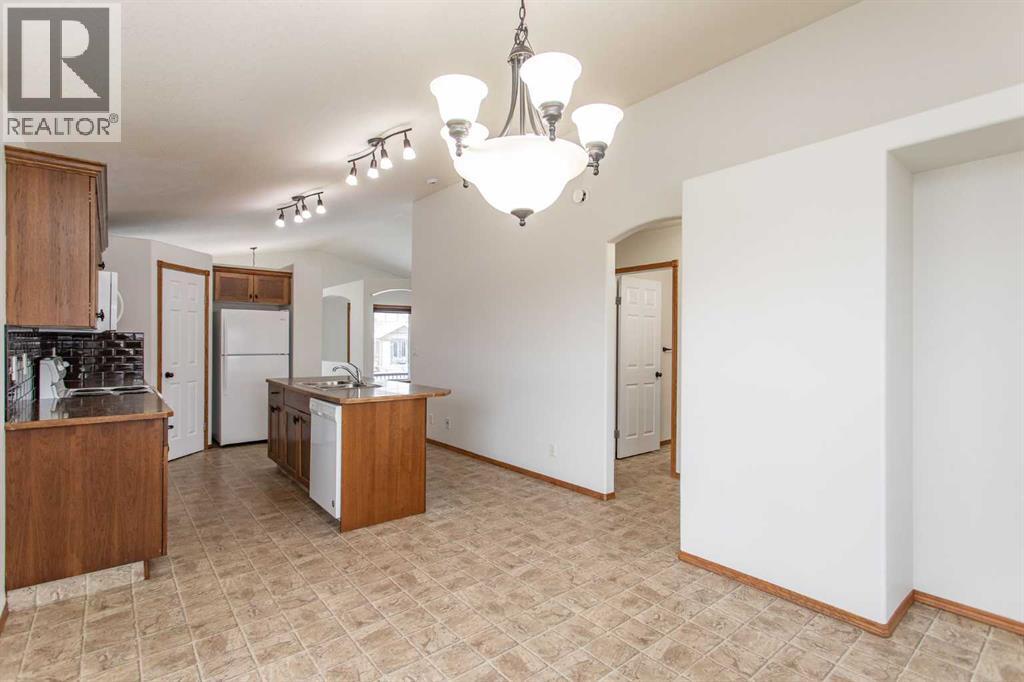 63 Vickers Close, Red Deer, Alberta  T4R 0E6 - Photo 9 - A2287411
