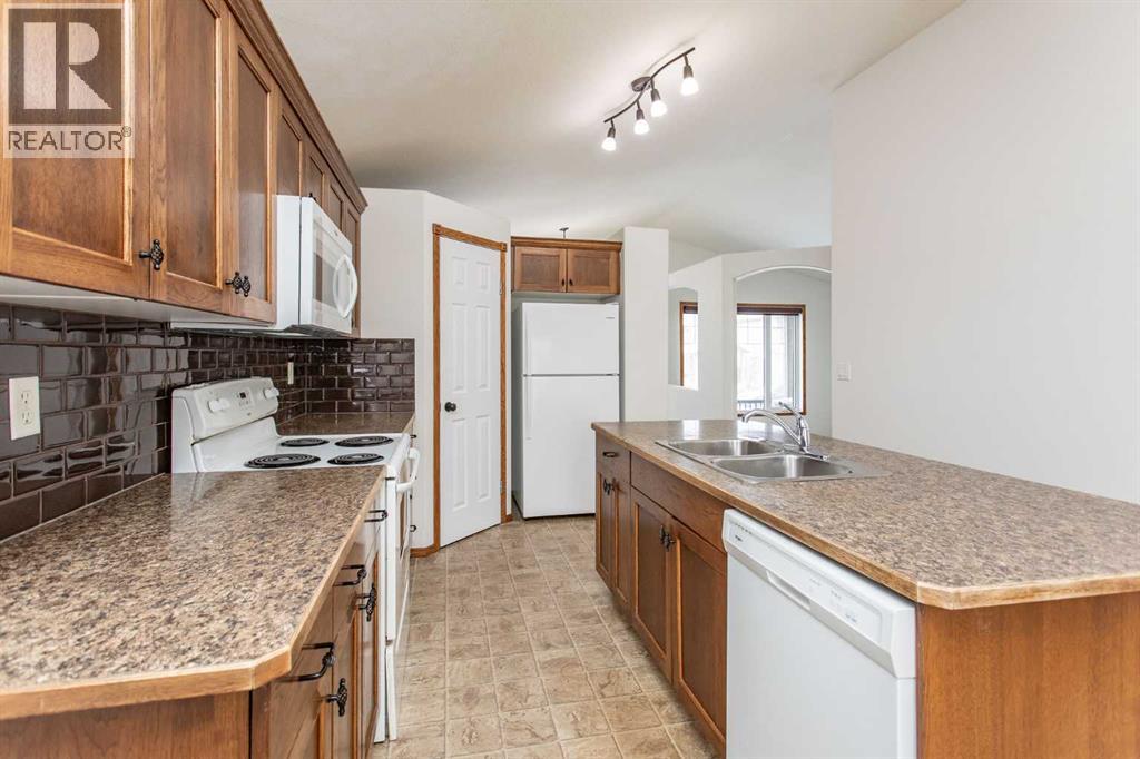 63 Vickers Close, Red Deer, Alberta  T4R 0E6 - Photo 7 - A2287411