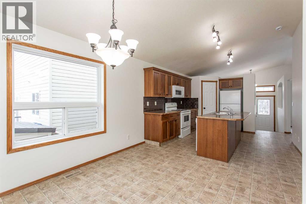 63 Vickers Close, Red Deer, Alberta  T4R 0E6 - Photo 8 - A2287411