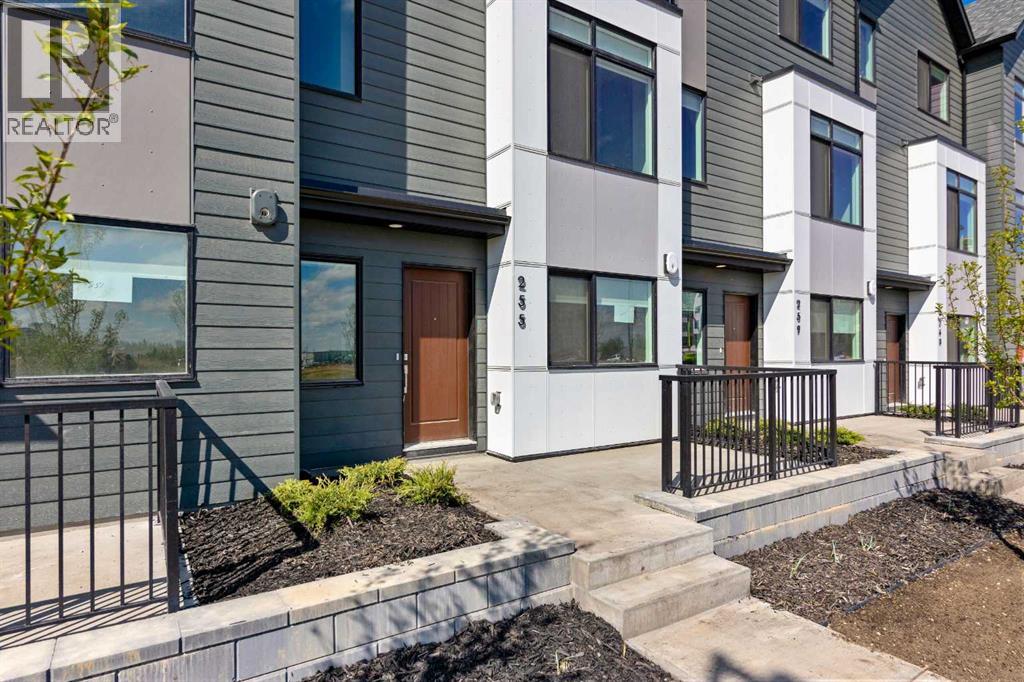 132 Quesnay Wood Link Sw, Calgary, Alberta  T3E 8H6 - Photo 2 - A2272579