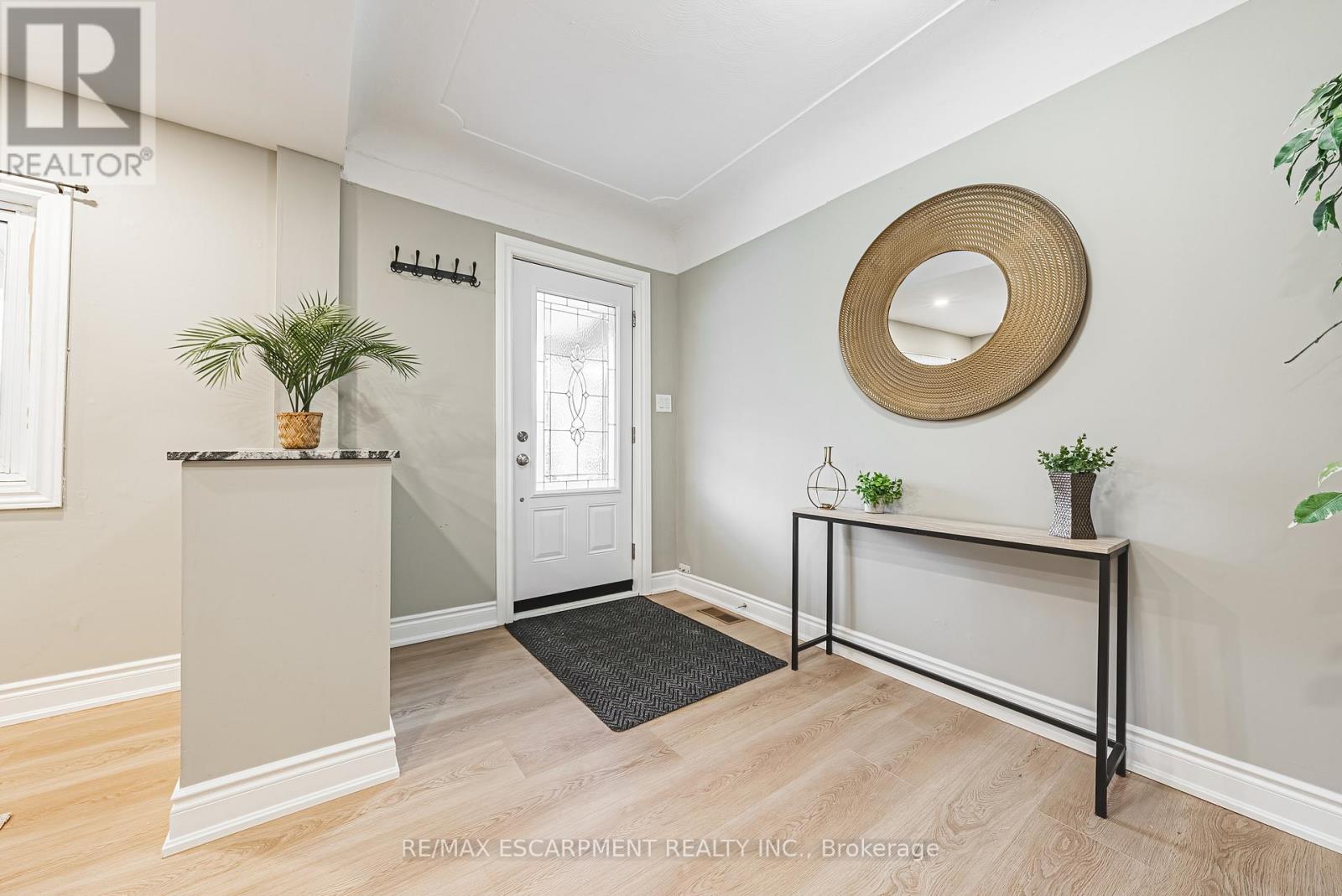 24 Rowanwood Street, Hamilton, Ontario  L8L 7H3 - Photo 7 - X12810956