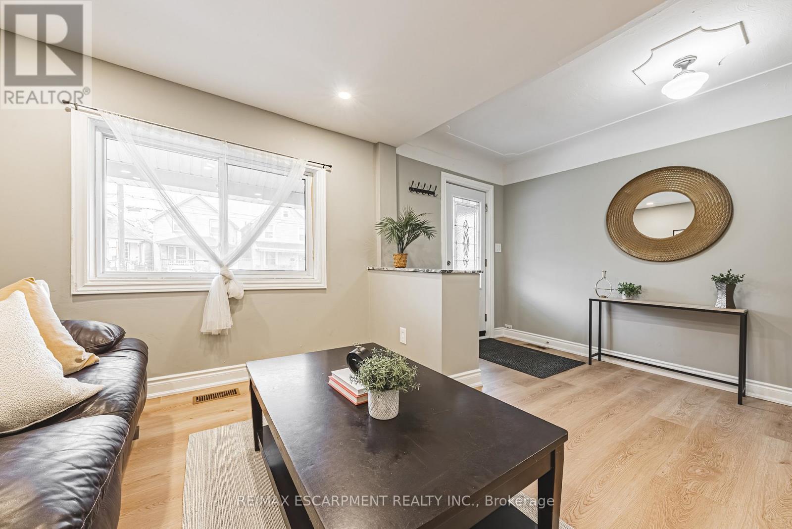 24 Rowanwood Street, Hamilton, Ontario  L8L 7H3 - Photo 8 - X12810956