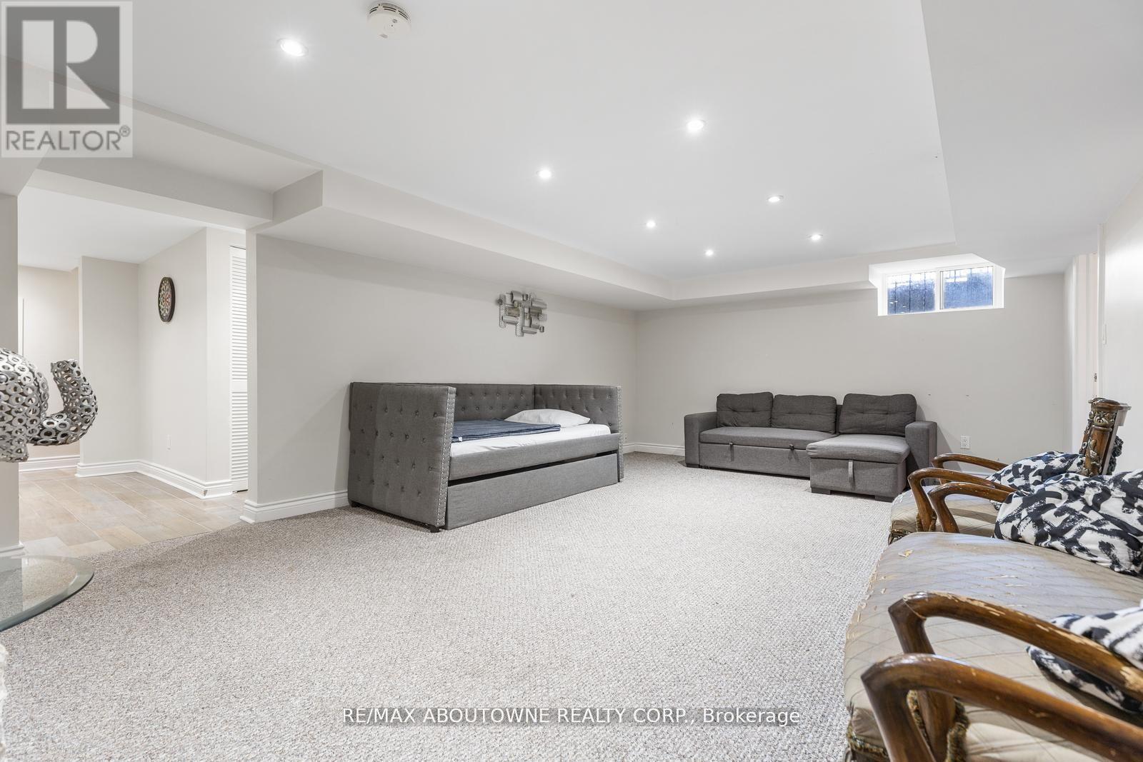 1073 North Service Road, Hamilton, Ontario  L8E 5E1 - Photo 32 - X12810980