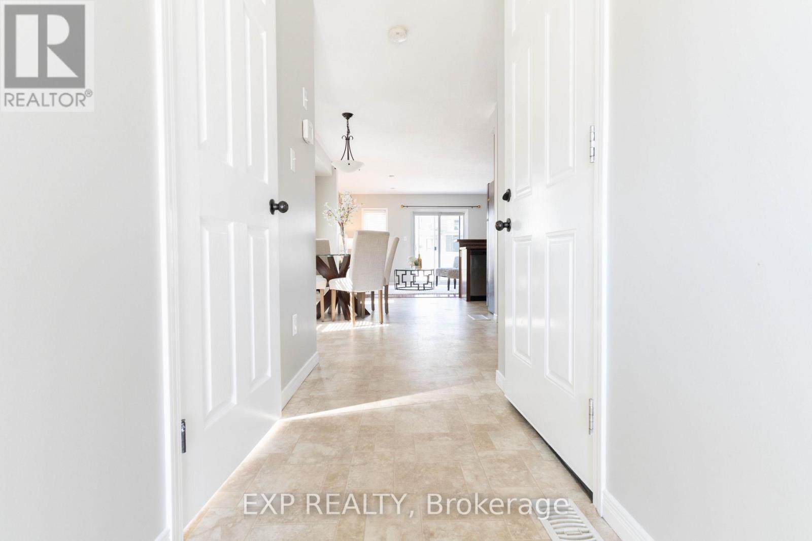 1319 Countrystone Drive, Kitchener, Ontario  N2N 3R9 - Photo 4 - X12811108