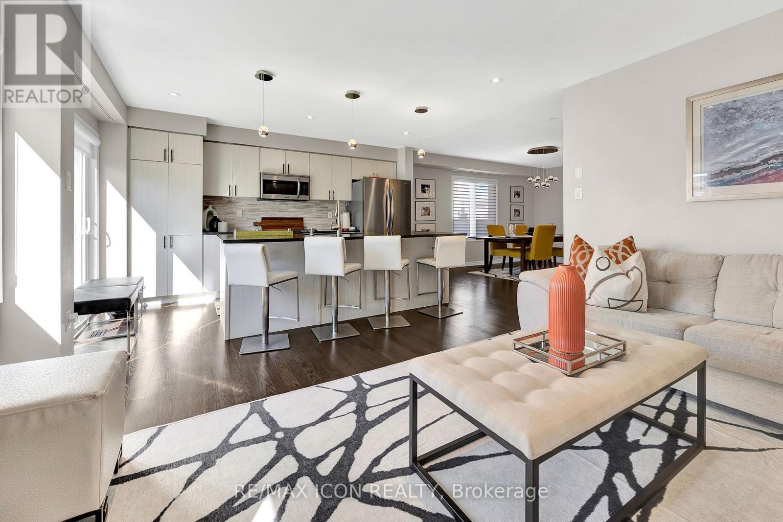 262 Grovehill Crescent, Kitchener, Ontario  N2R 1R4 - Photo 5 - X12811114