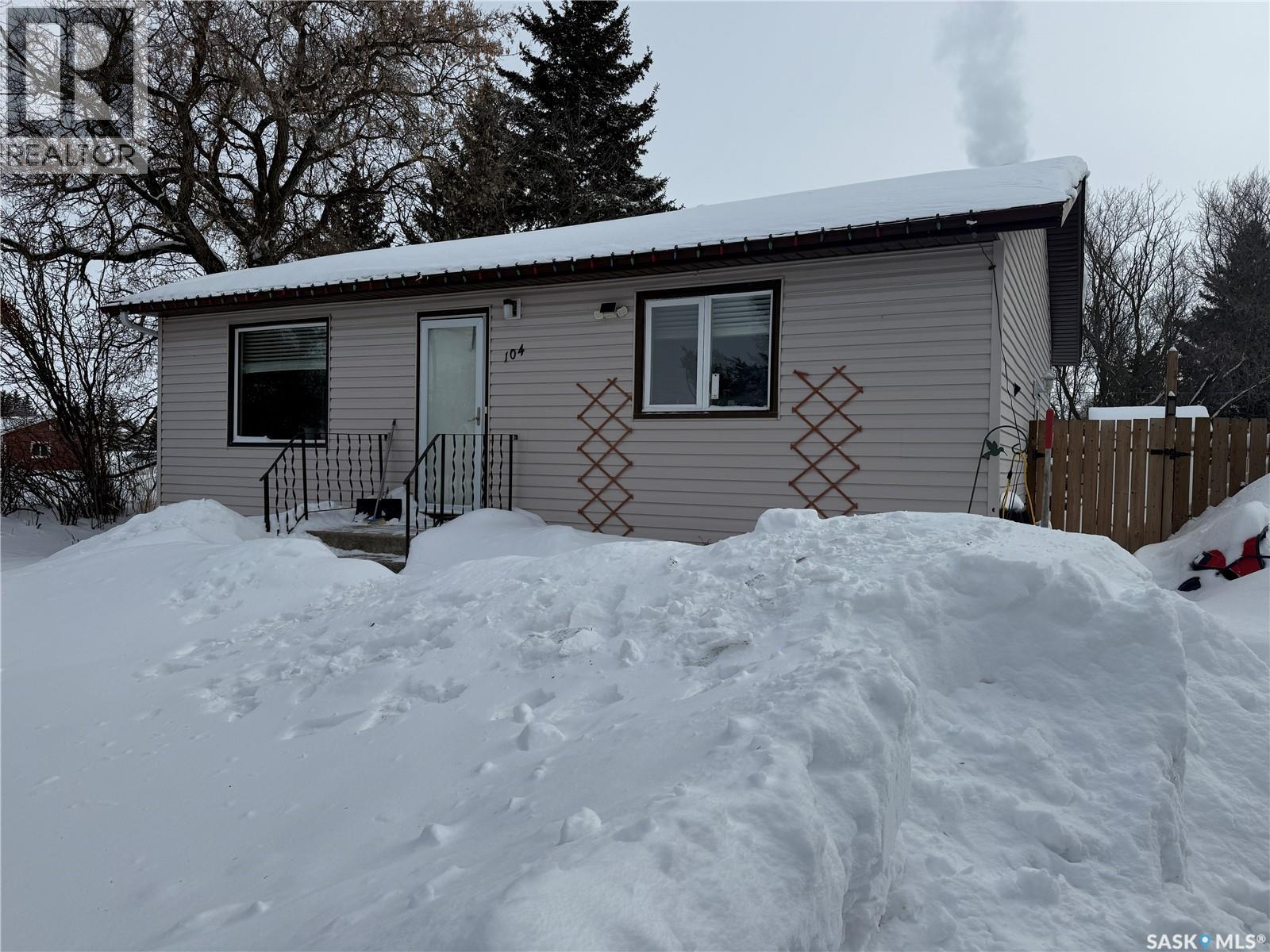 104 Main Street S, Watson, Saskatchewan  S0K 4V0 - Photo 1 - SK028990