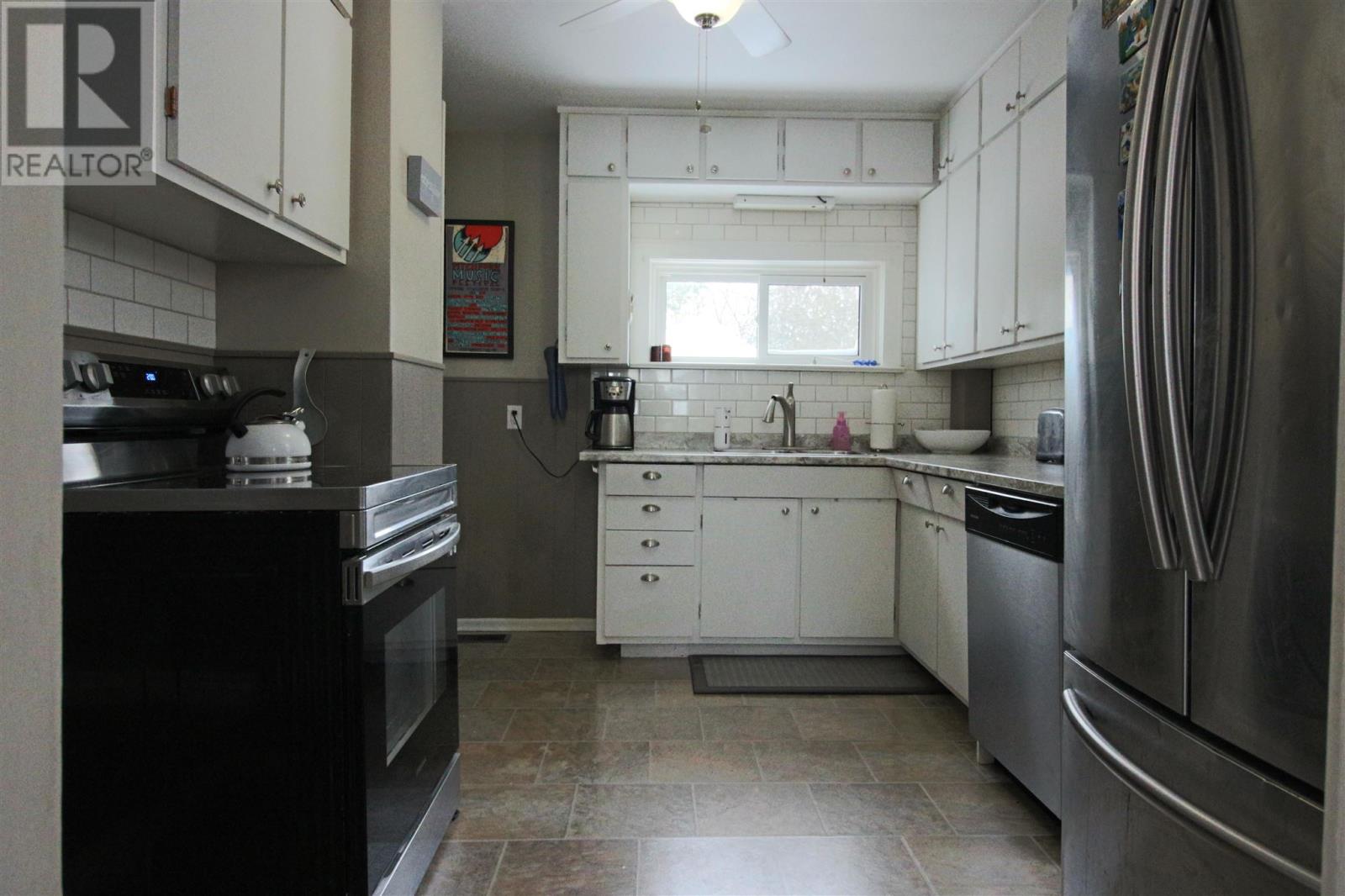 34 Algoma Ave, Sault Ste. Marie, Ontario  P6B 2P7 - Photo 11 - SM260005