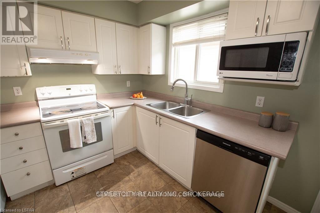 18 - 59 Pennybrook Crescent, London North, Ontario  N5X 4C3 - Photo 6 - X12811276