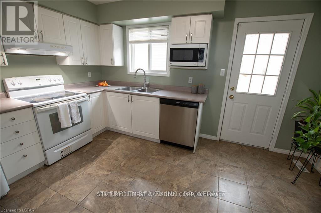 18 - 59 Pennybrook Crescent, London North, Ontario  N5X 4C3 - Photo 9 - X12811276