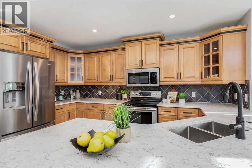 208 Fairways Bay Nw, Airdrie, Alberta  T4B 2P5 - Photo 8 - A2282573