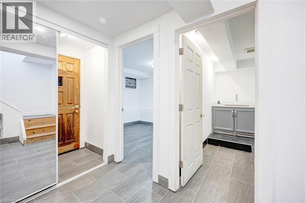 1099 Ogden Avenue, Mississauga, Ontario  L5E 2G7 - Photo 24 - 40789163