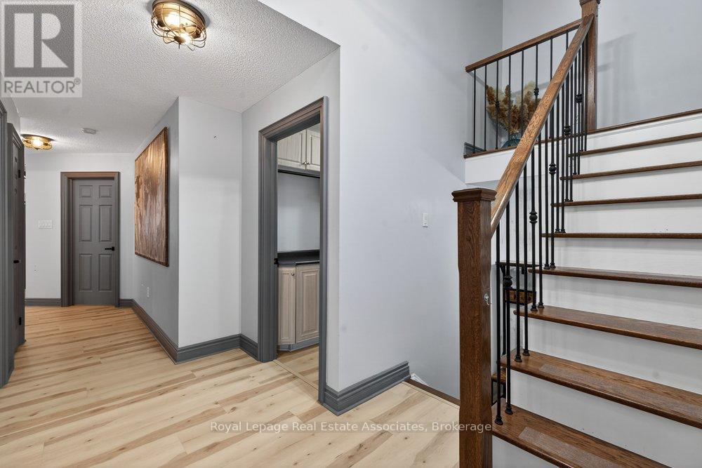 84 Loon Avenue, Barrie (Painswick South), Ontario  L4N 8V9 - Photo 6 - S12811260