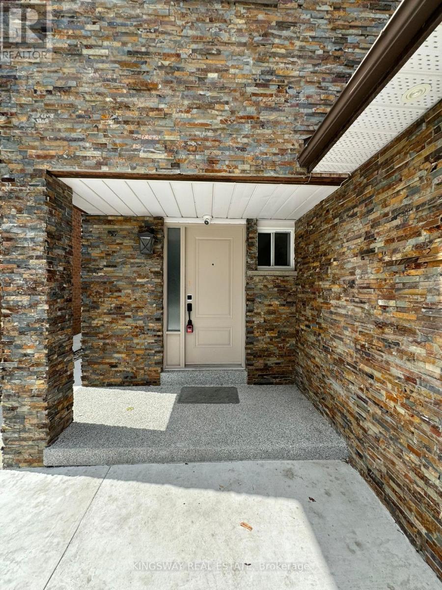 659 Roselaire Trail, Mississauga, Ontario  L5R 3C6 - Photo 4 - W12811198