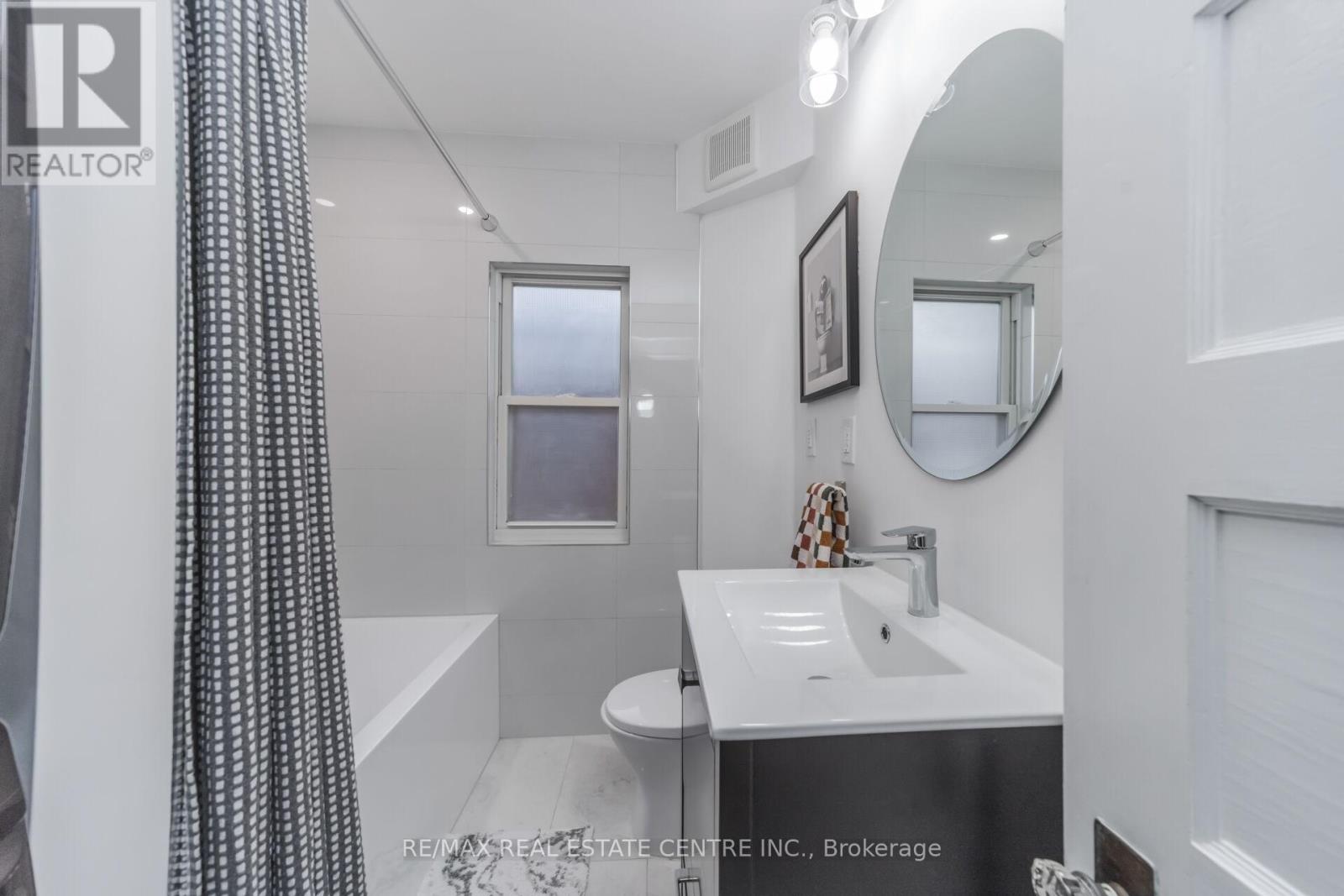 60 Rosedale Avenue W, Brampton, Ontario  L6X 1K1 - Photo 31 - W12811290