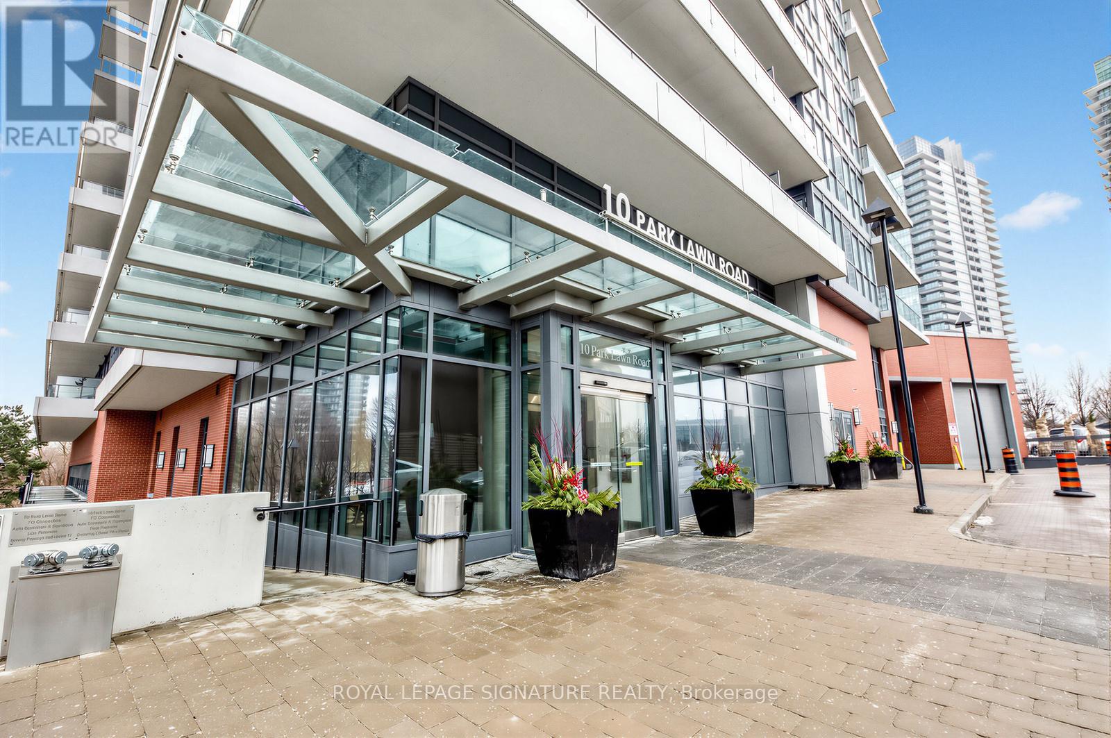 2706 - 10 Park Lawn Road, Toronto, Ontario  M8V 0H9 - Photo 2 - W12811298