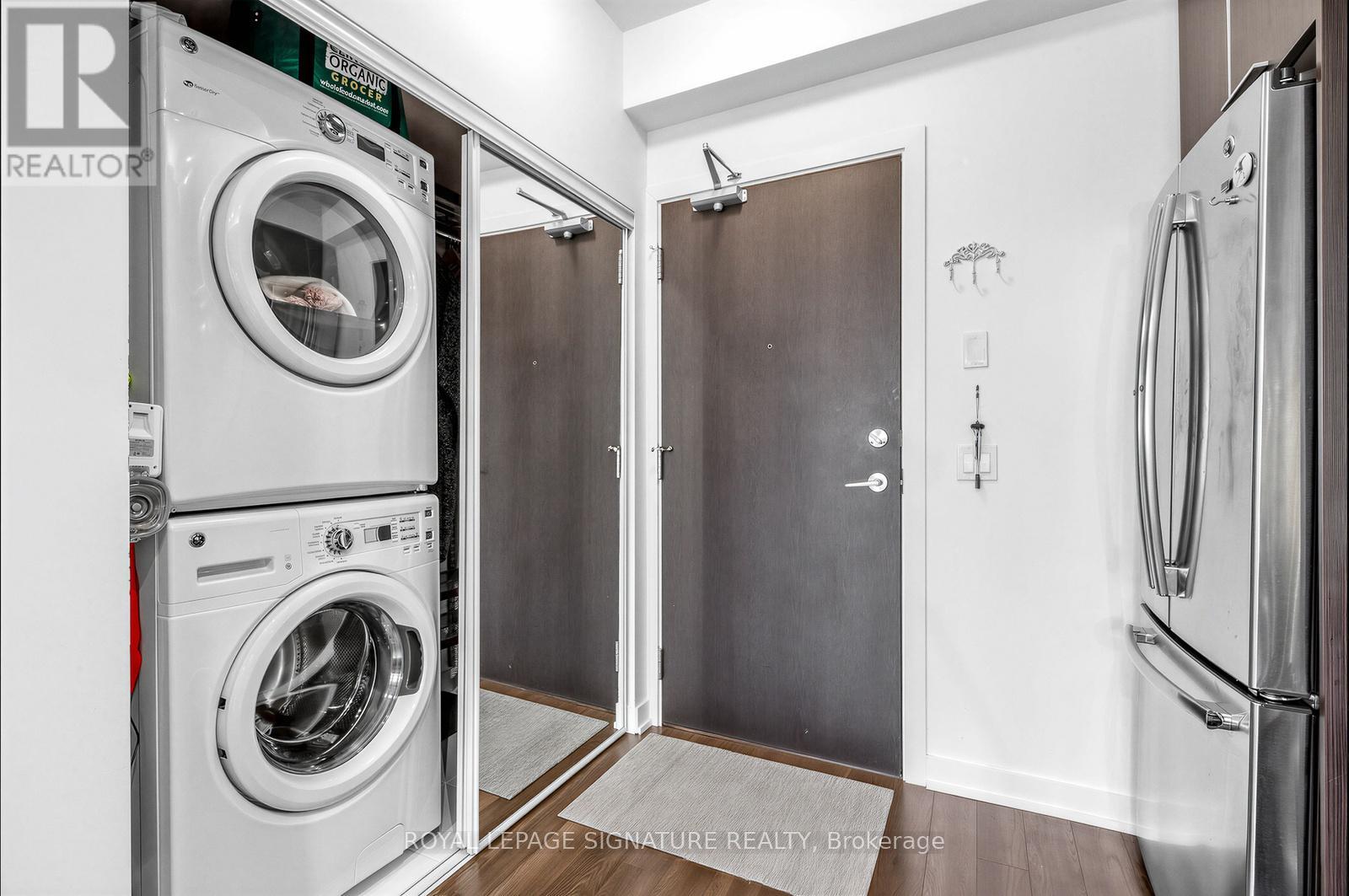 2706 - 10 Park Lawn Road, Toronto, Ontario  M8V 0H9 - Photo 3 - W12811298