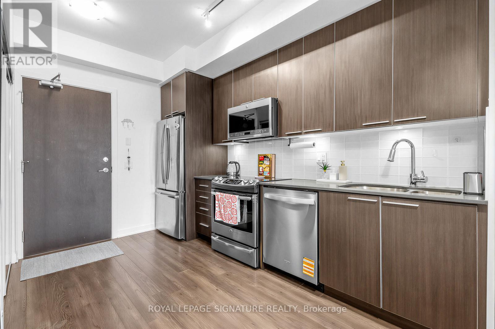 2706 - 10 Park Lawn Road, Toronto, Ontario  M8V 0H9 - Photo 4 - W12811298