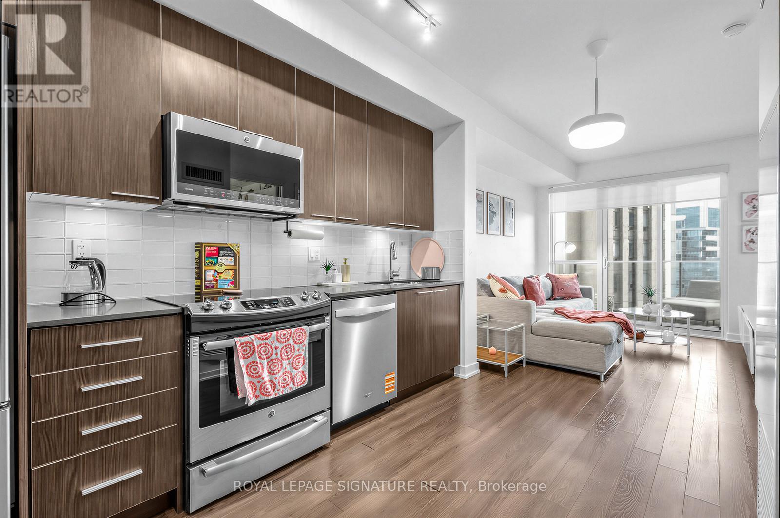 2706 - 10 Park Lawn Road, Toronto, Ontario  M8V 0H9 - Photo 5 - W12811298