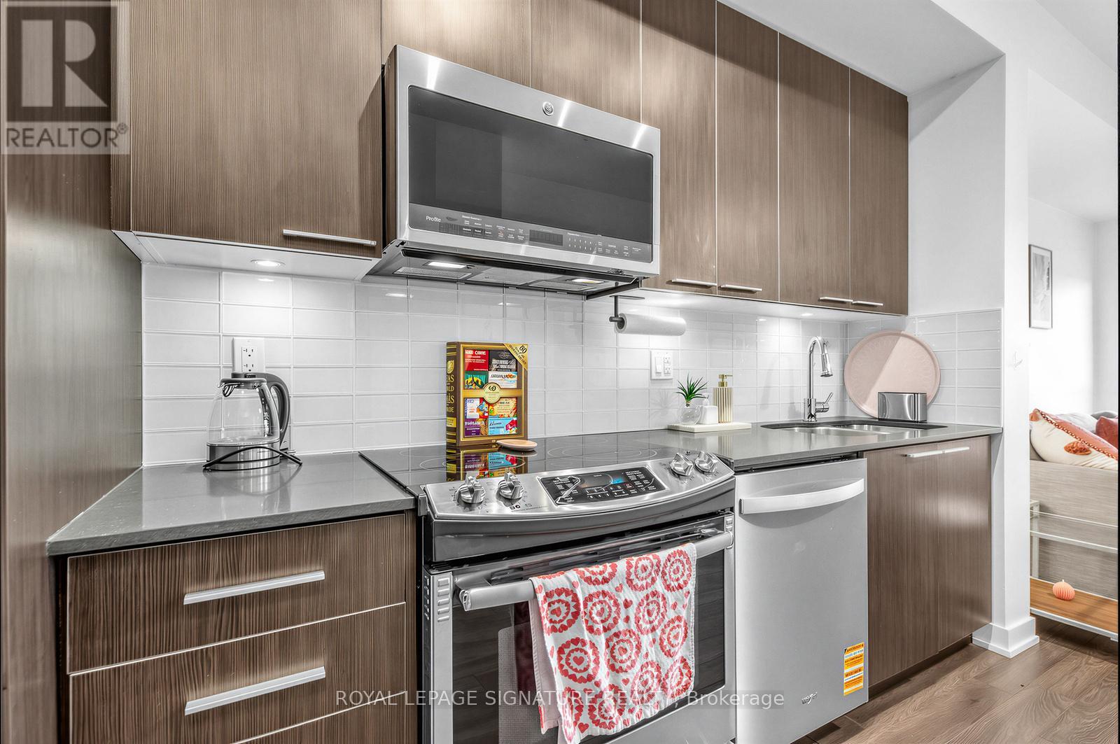 2706 - 10 Park Lawn Road, Toronto, Ontario  M8V 0H9 - Photo 6 - W12811298