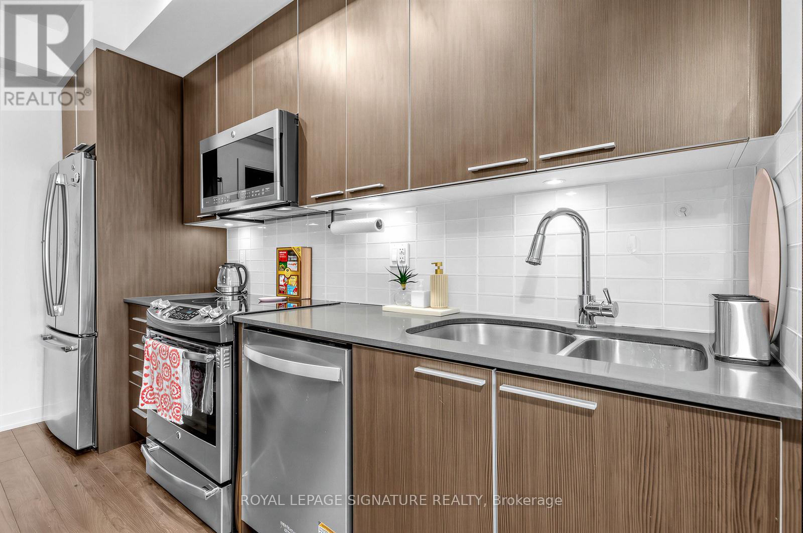 2706 - 10 Park Lawn Road, Toronto, Ontario  M8V 0H9 - Photo 7 - W12811298