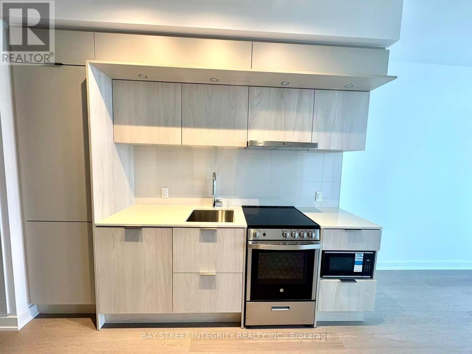 1005 - 448 Burnhamthorpe Road W, Mississauga, Ontario  L5B 0R4 - Photo 10 - W12811300