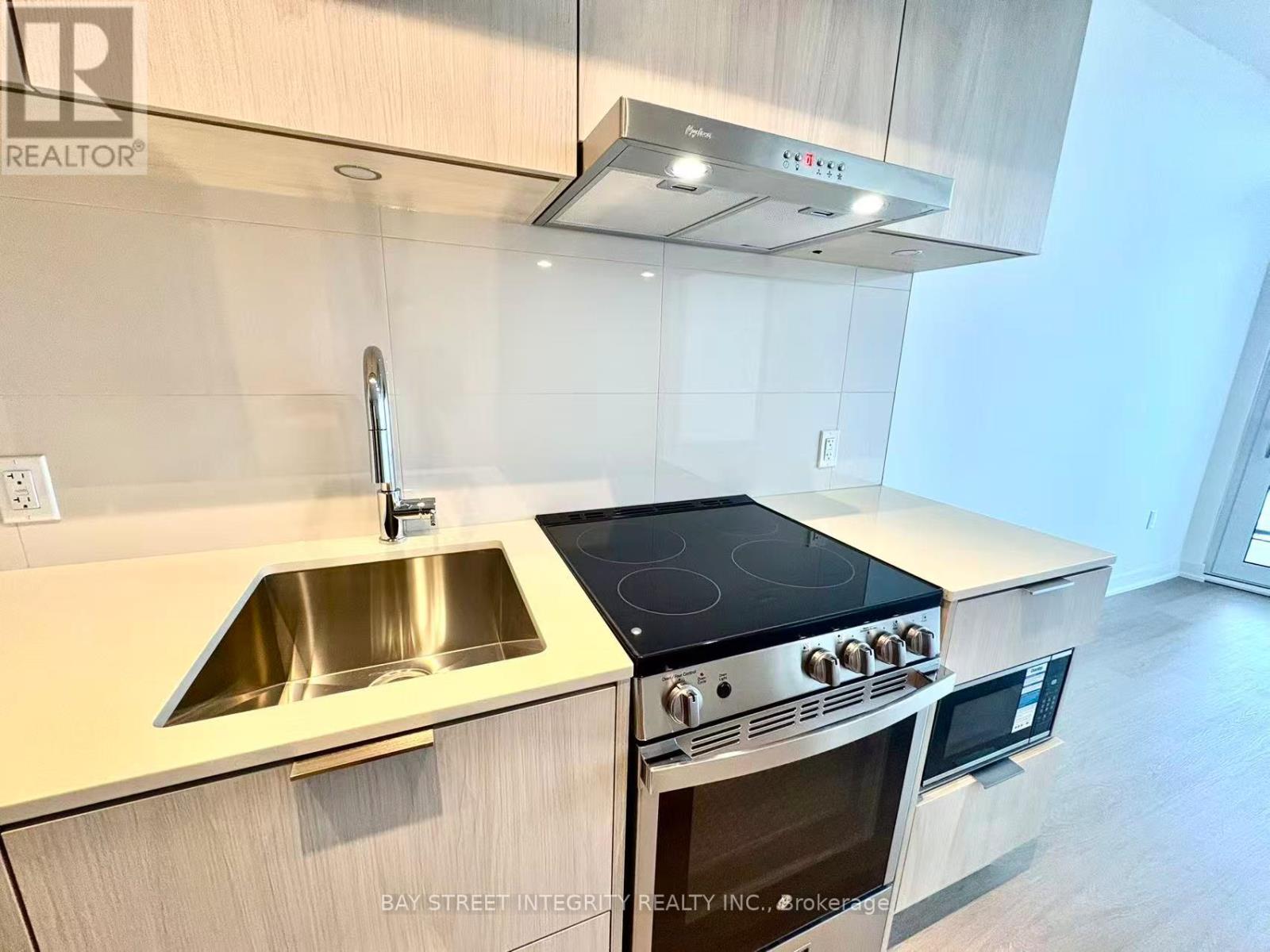 1005 - 448 Burnhamthorpe Road W, Mississauga, Ontario  L5B 0R4 - Photo 11 - W12811300