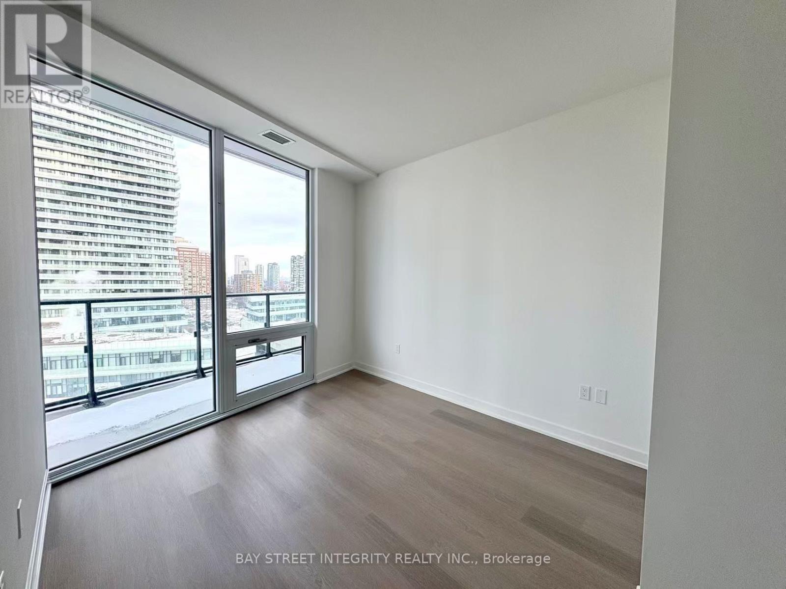 1005 - 448 Burnhamthorpe Road W, Mississauga, Ontario  L5B 0R4 - Photo 13 - W12811300