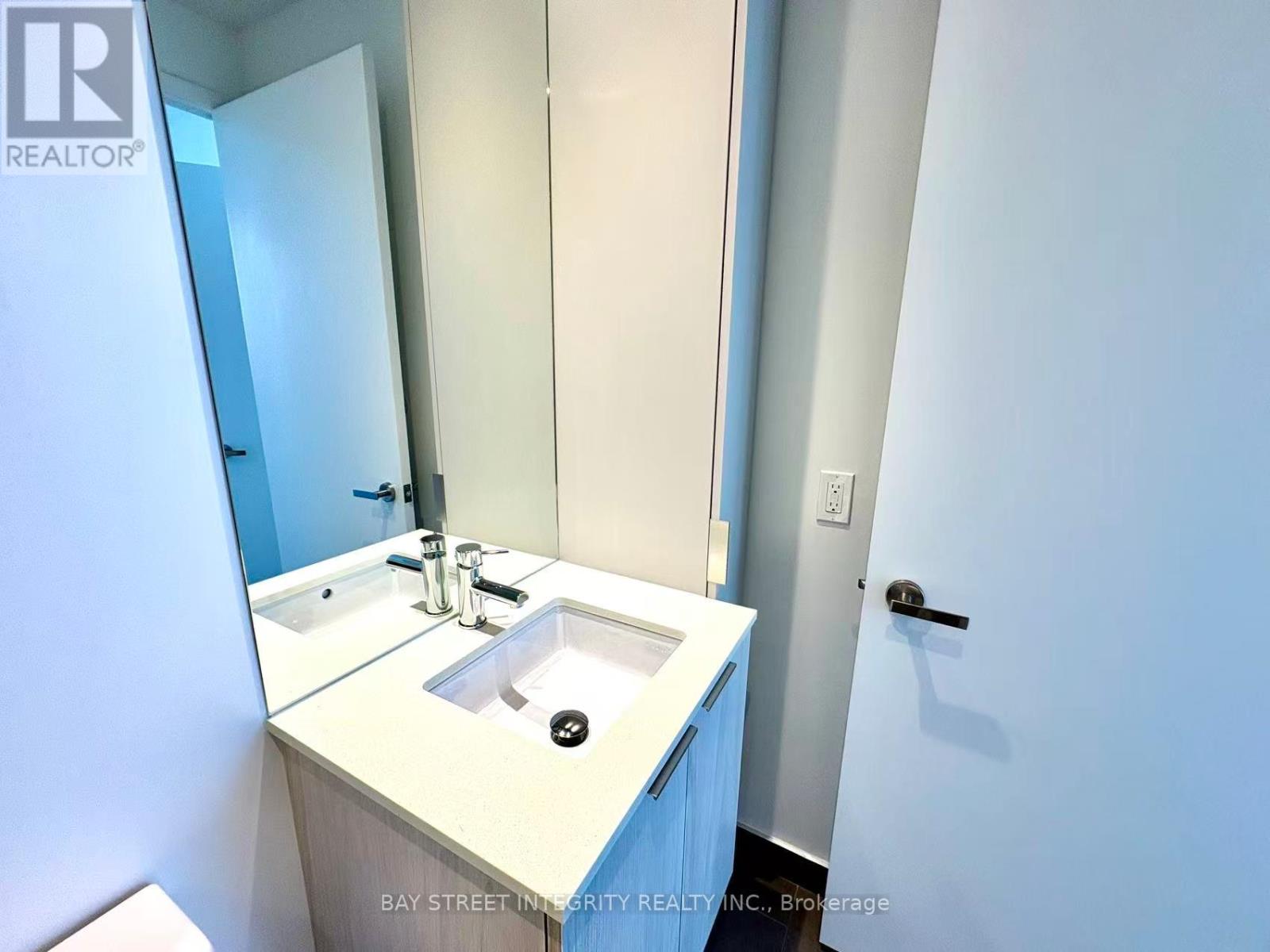 1005 - 448 Burnhamthorpe Road W, Mississauga, Ontario  L5B 0R4 - Photo 16 - W12811300