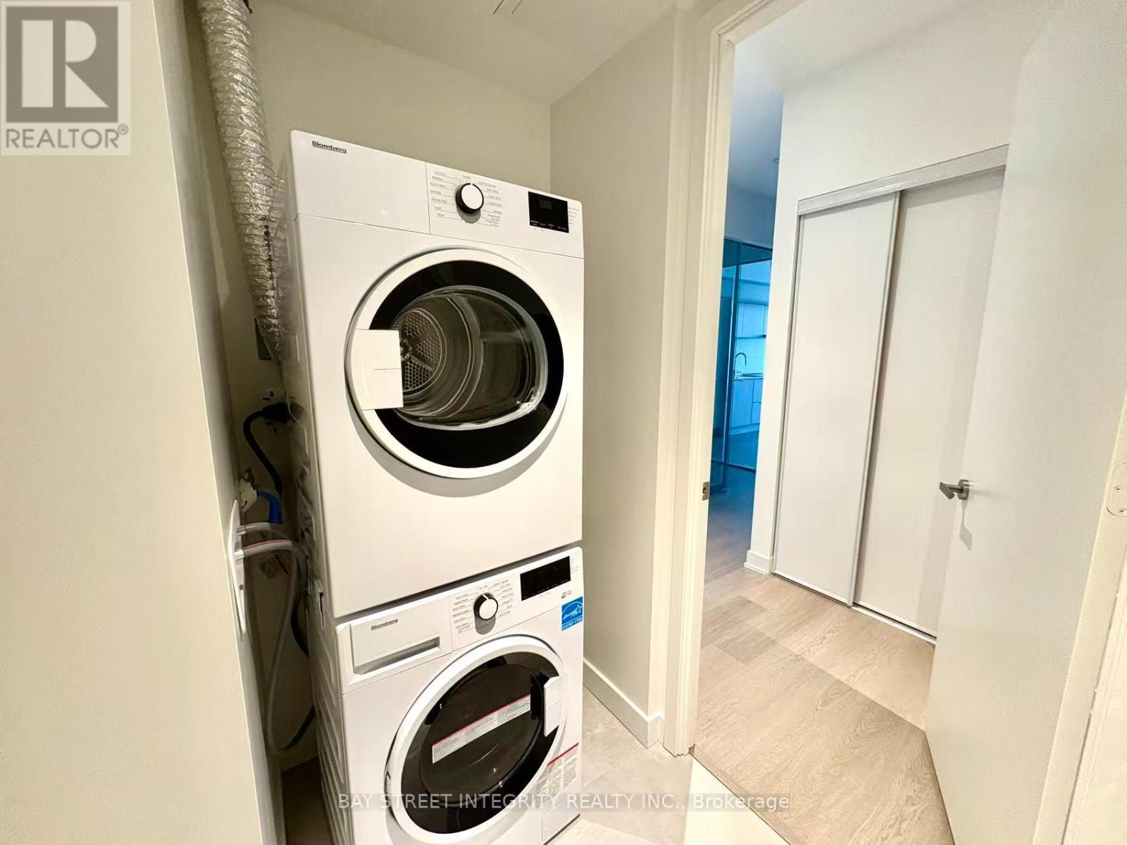 1005 - 448 Burnhamthorpe Road W, Mississauga, Ontario  L5B 0R4 - Photo 23 - W12811300