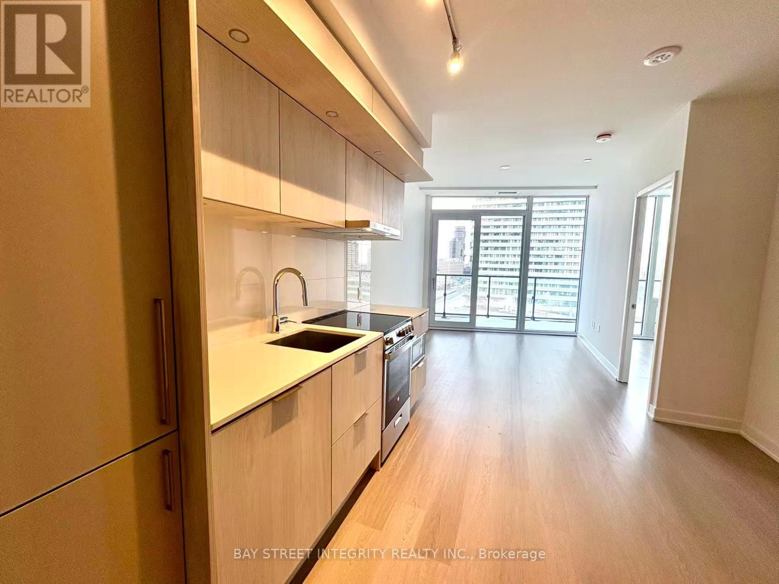 1005 - 448 Burnhamthorpe Road W, Mississauga, Ontario  L5B 0R4 - Photo 6 - W12811300