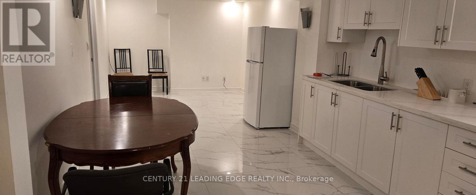 463 Commonwealth Circle, Mississauga, Ontario  L5B 3W2 - Photo 6 - W12811302