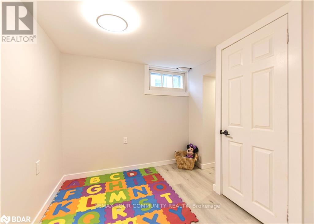 17 Champlain Street, Orillia, Ontario  L3V 2G6 - Photo 30 - S12811078