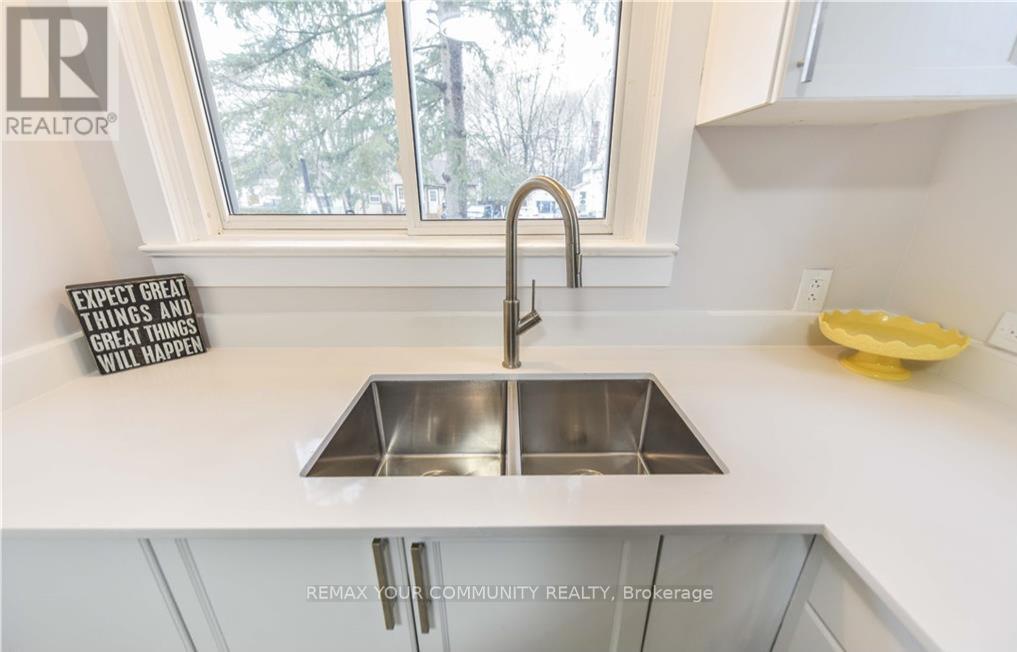 17 Champlain Street, Orillia, Ontario  L3V 2G6 - Photo 11 - S12811078