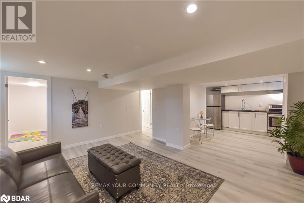 17 Champlain Street, Orillia, Ontario  L3V 2G6 - Photo 35 - S12811078