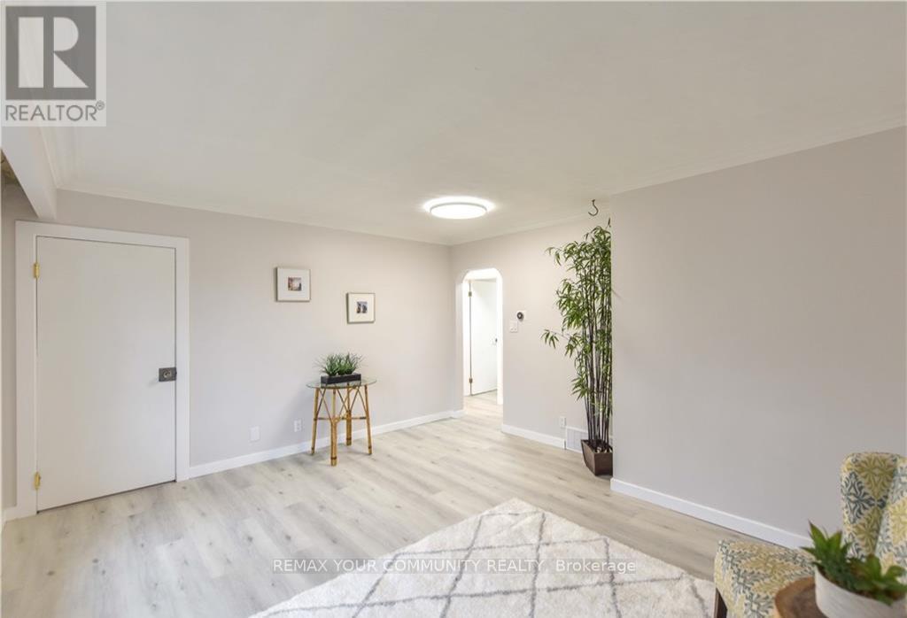 17 Champlain Street, Orillia, Ontario  L3V 2G6 - Photo 8 - S12811078