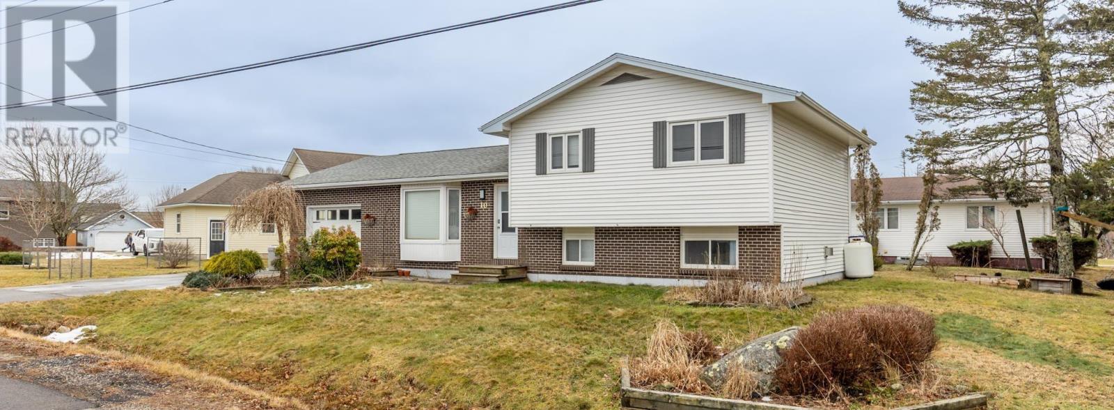 10 Sprucewood Drive, Yarmouth, Nova Scotia B5A 4J9 - Photo 2 - 202600598