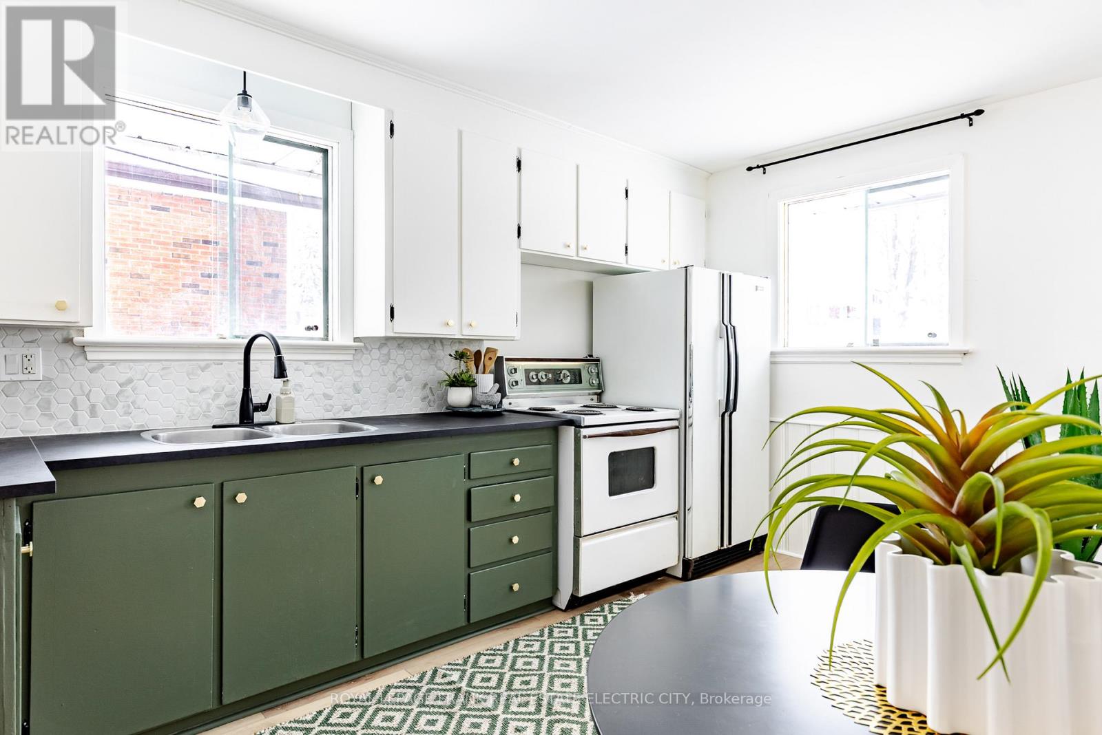 381 Applegrove Avenue, Peterborough, Ontario K9H 5L4 - Photo 11 - X12811558