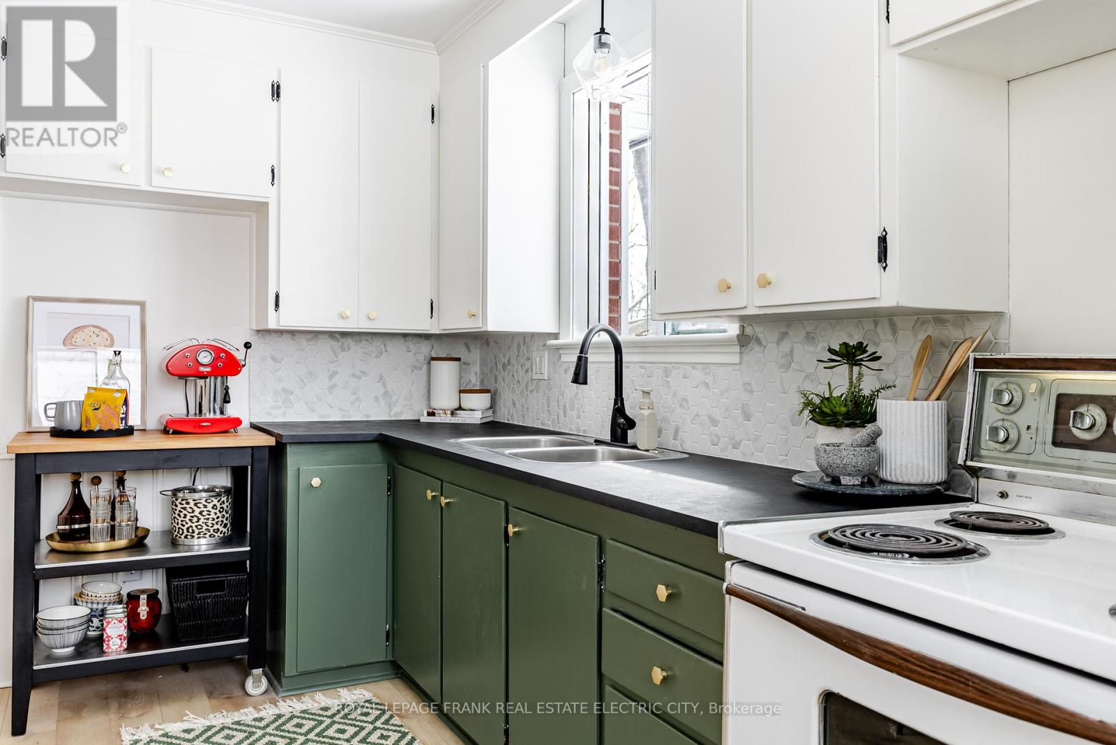 381 Applegrove Avenue, Peterborough, Ontario K9H 5L4 - Photo 5 - X12811558