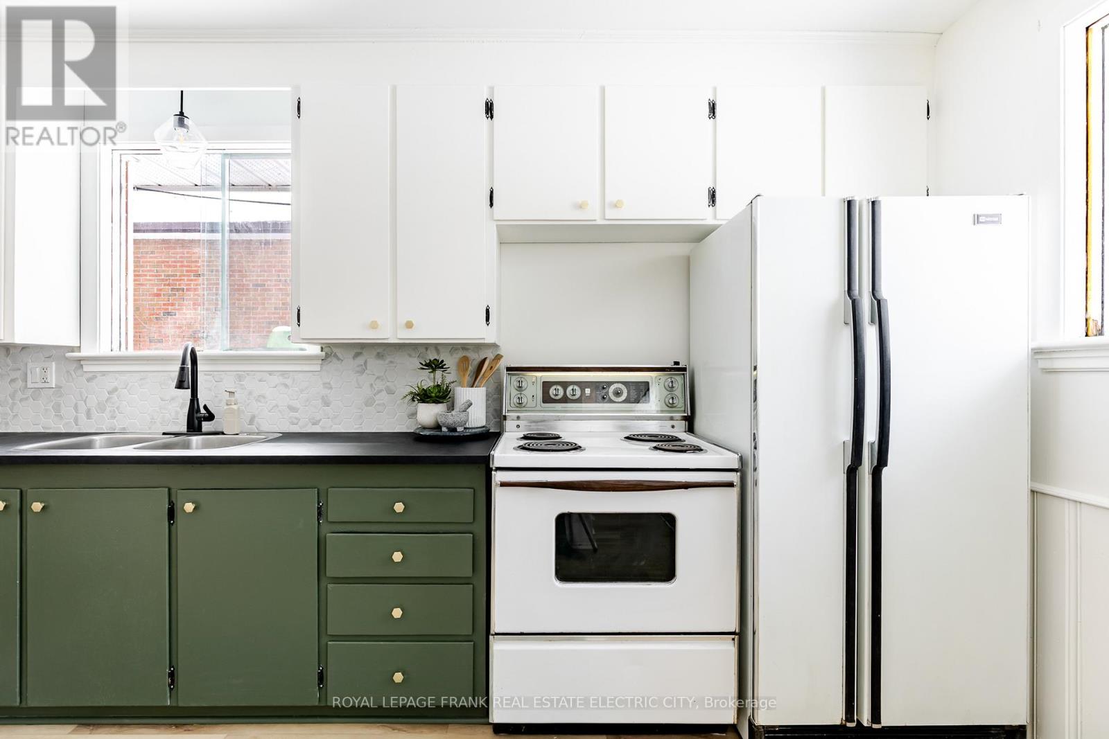 381 Applegrove Avenue, Peterborough, Ontario K9H 5L4 - Photo 6 - X12811558